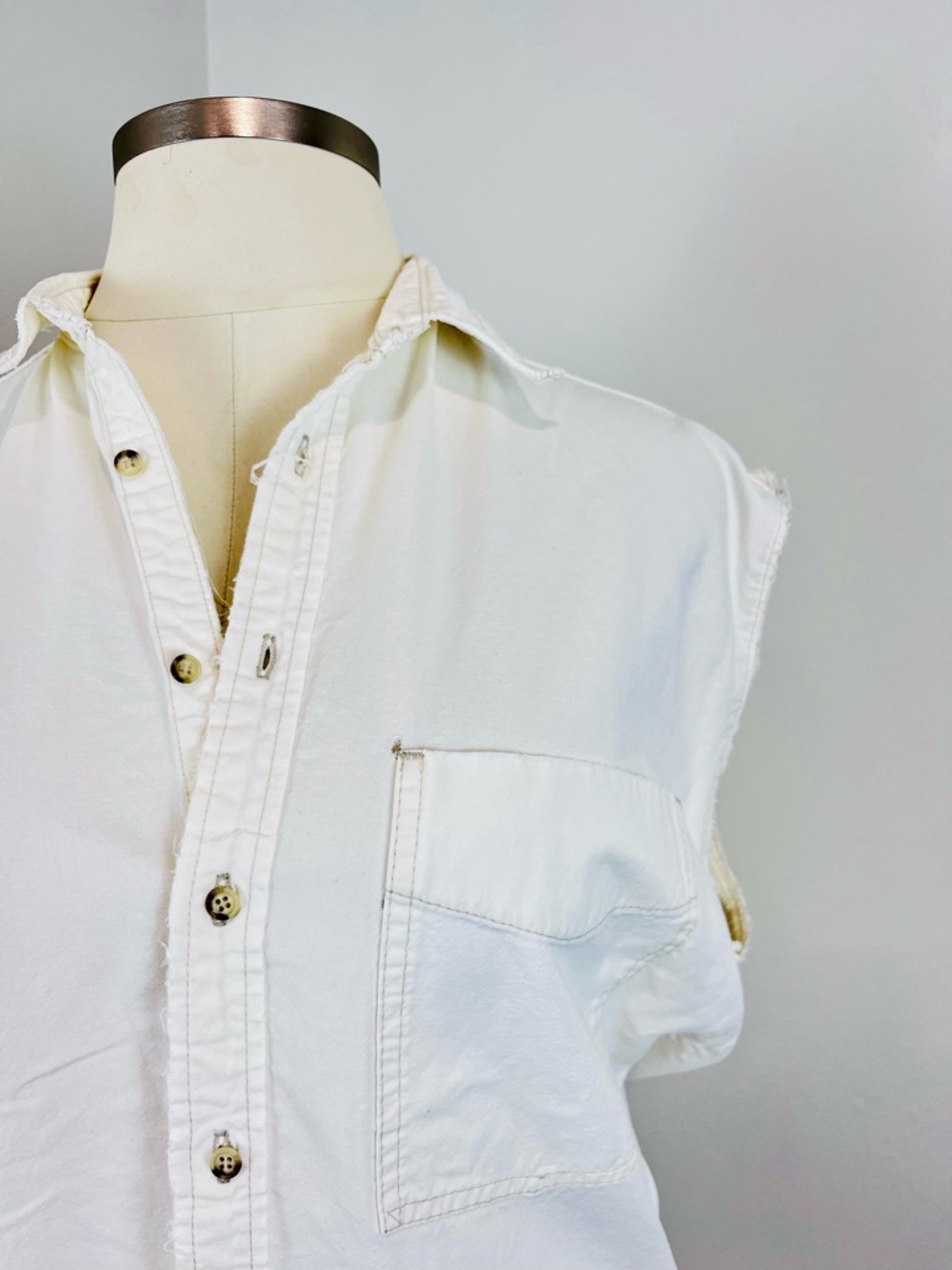 VTG 1990s White Sleeveless Button-Up Shirt